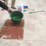 Tẩy xi măng cho nền gạch đỏ bằng nước tẩy chuyên dụng, chất lượng