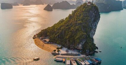 Thông Tin Mới Nhất Về Giá Vé Vào Cửa Của Các Địa Danh Nổi Tiếng Tại Hạ Long 